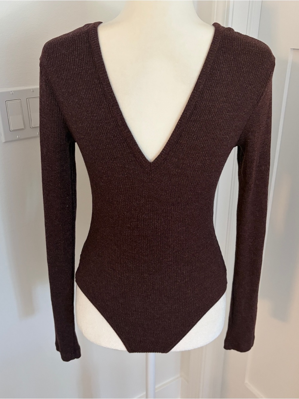 AGOLDE Darla Bodysuit Womens L Brown Burgundy Ribbed Deep V Neck Long Sleeve*X21
